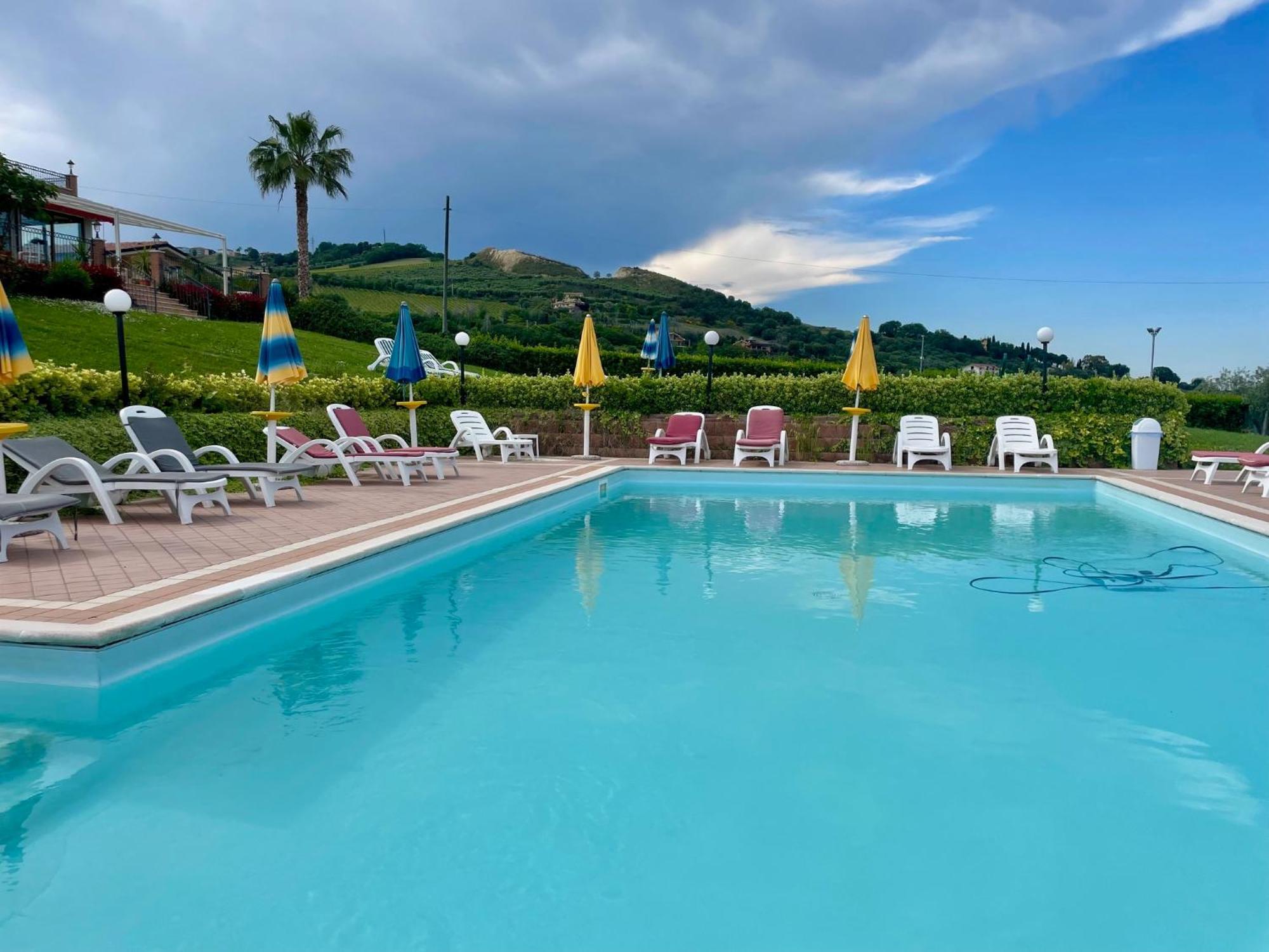 Vigneto - Italian Restaurant & B&B Villa Rosa Di Martinsicuro 外观 照片